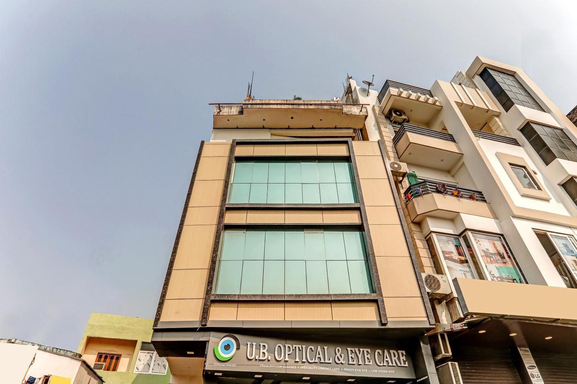 Oyo Prakash Landmark - Varanasi — Photos 1